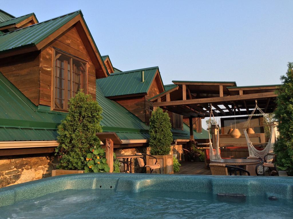 Manoir Ramezay Hotel Marieville Bagian luar foto