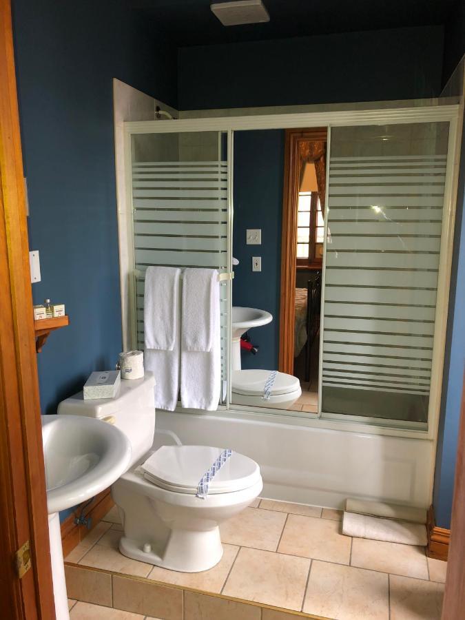 Manoir Ramezay Hotel Marieville Bagian luar foto