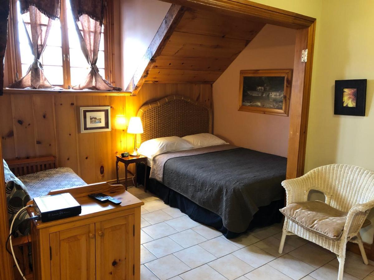 Manoir Ramezay Hotel Marieville Bagian luar foto